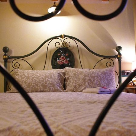 Casa De Ajala - B&B De Charme In Antica Dimora Totalmente Ristrutturata E Dotata Di Tutti I Confort Bagni Privati Spazio Living Patio Esterno Ambienti Climatizzati Degustazioni Prodotti Locali Laconi Екстер'єр фото