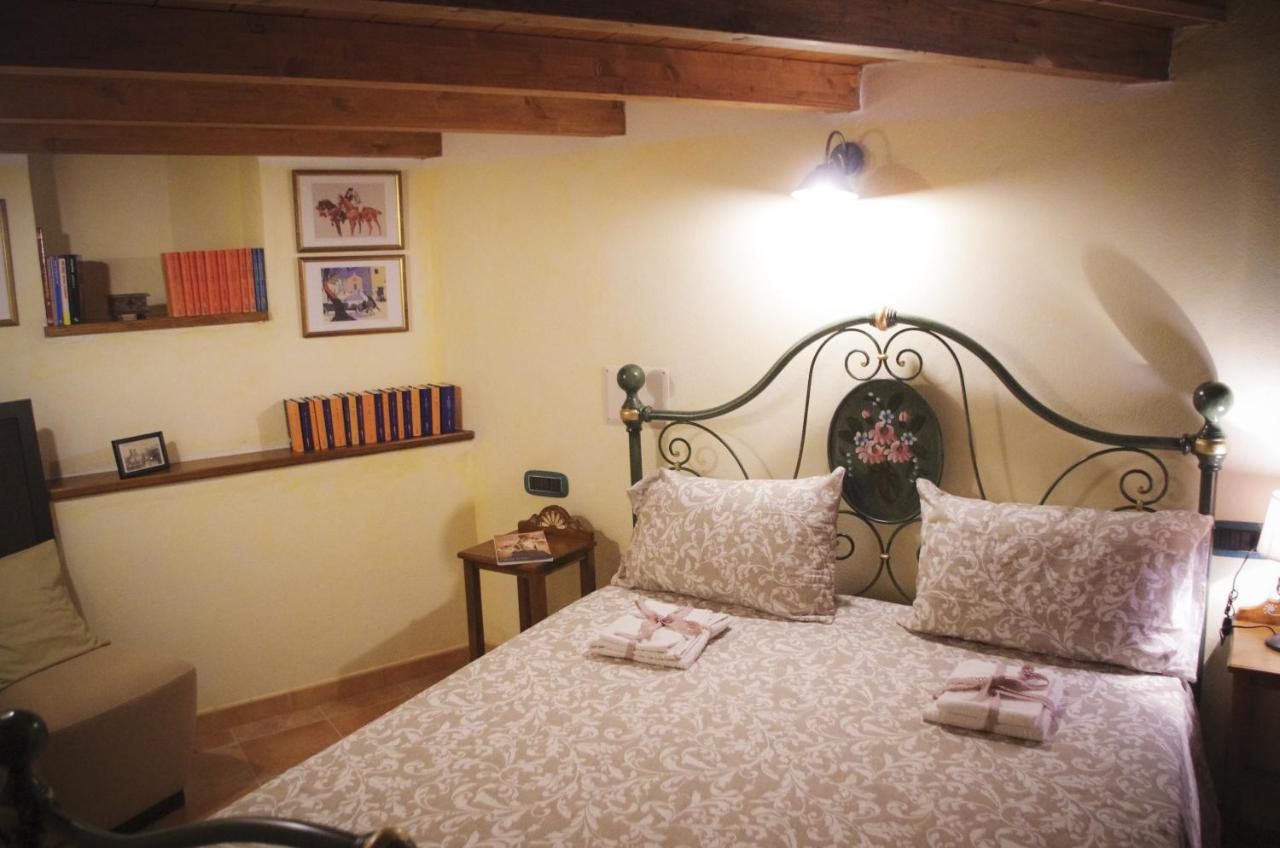 Casa De Ajala - B&B De Charme In Antica Dimora Totalmente Ristrutturata E Dotata Di Tutti I Confort Bagni Privati Spazio Living Patio Esterno Ambienti Climatizzati Degustazioni Prodotti Locali Laconi Екстер'єр фото