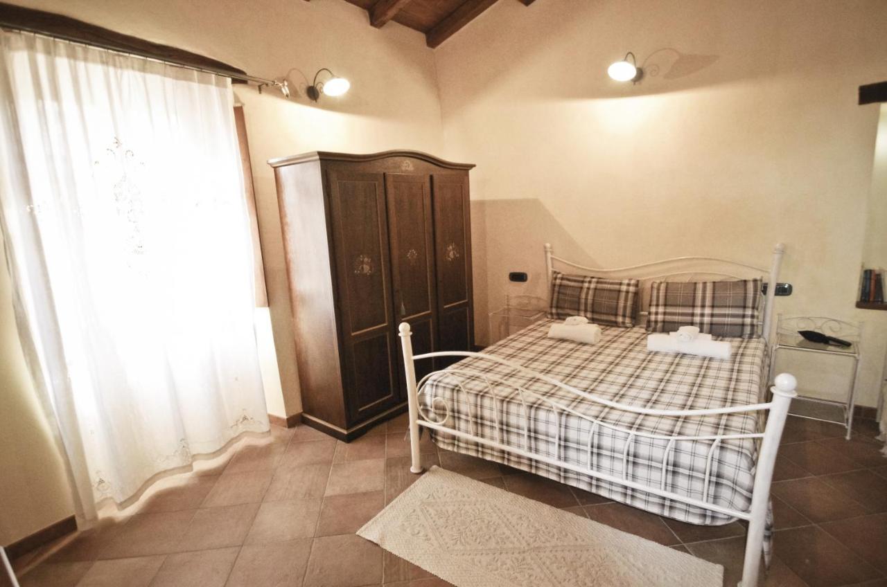 Casa De Ajala - B&B De Charme In Antica Dimora Totalmente Ristrutturata E Dotata Di Tutti I Confort Bagni Privati Spazio Living Patio Esterno Ambienti Climatizzati Degustazioni Prodotti Locali Laconi Екстер'єр фото